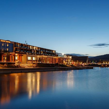 Emily Resort Leopoli Esterno foto The hotel at night